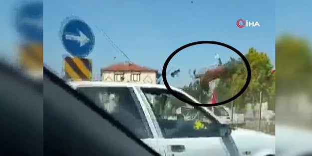 Eskişehir'de korkunç olay! Yola fırlayan at metrelerce havaya uçtu