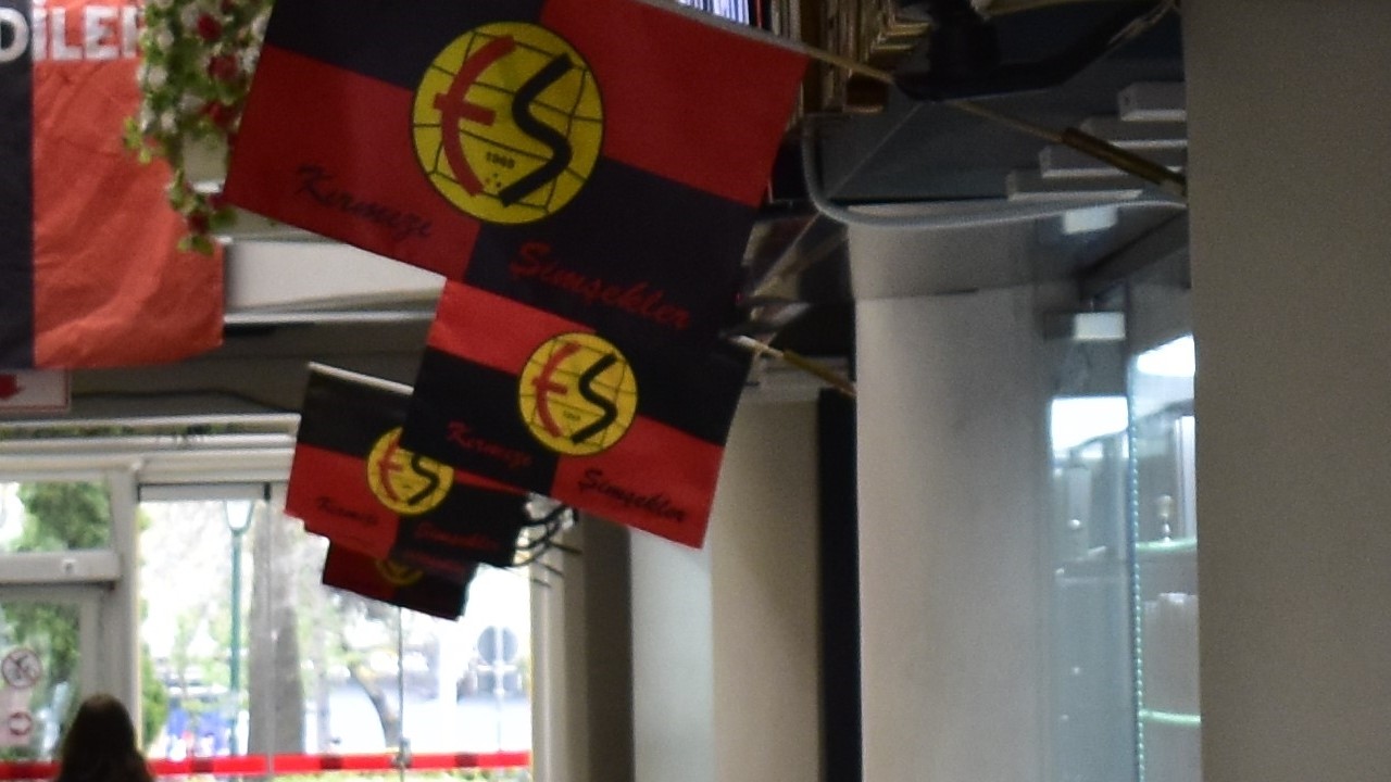 Eskişehir’de maç öncesi kırmızı-siyah şöleni