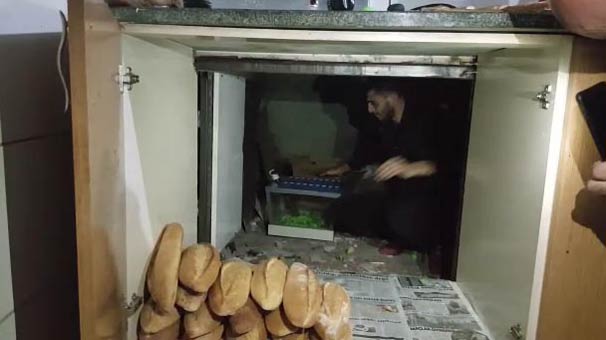 Eskişehir'de mutfak dolabının arkasında inanılmaz görüntü