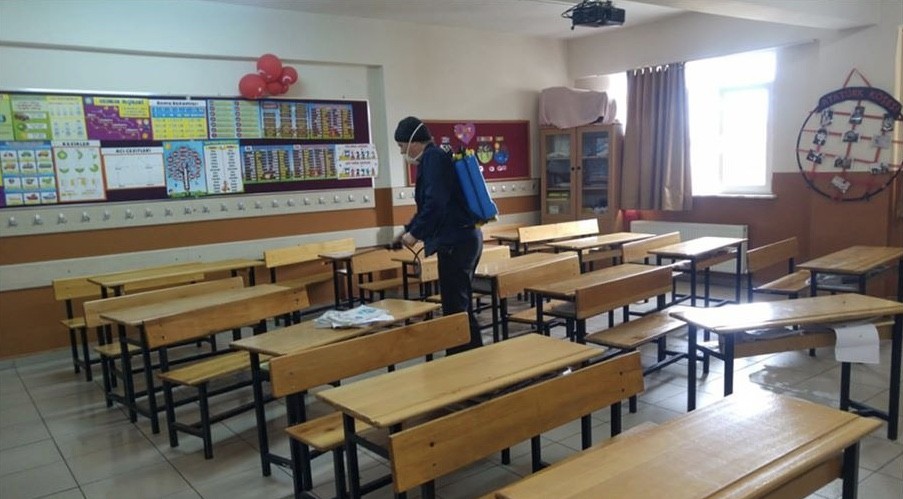 Eskişehir’de okullar koronaya karşı dezenfekte yapıldı 