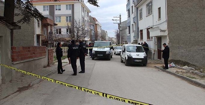 Eskişehir’de önce komşusunu vurdu ardından intihar etti