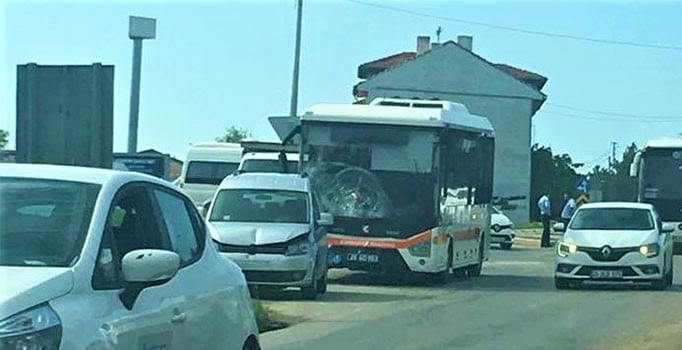 Eskişehir'de otobüsün karıştığı zincirleme kazada 1 kişi yaralandı
