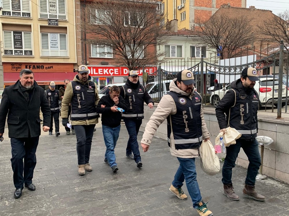 Eskişehir’de piyasa değeri 65 bin TL olan sahte Euro ele geçirildi 