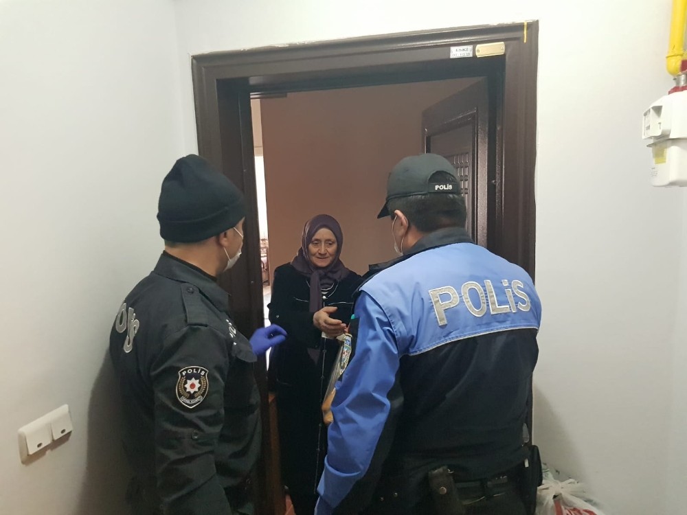 Eskişehir’de polisten 65 yaşındaki vatandaşa market alışverişi 
