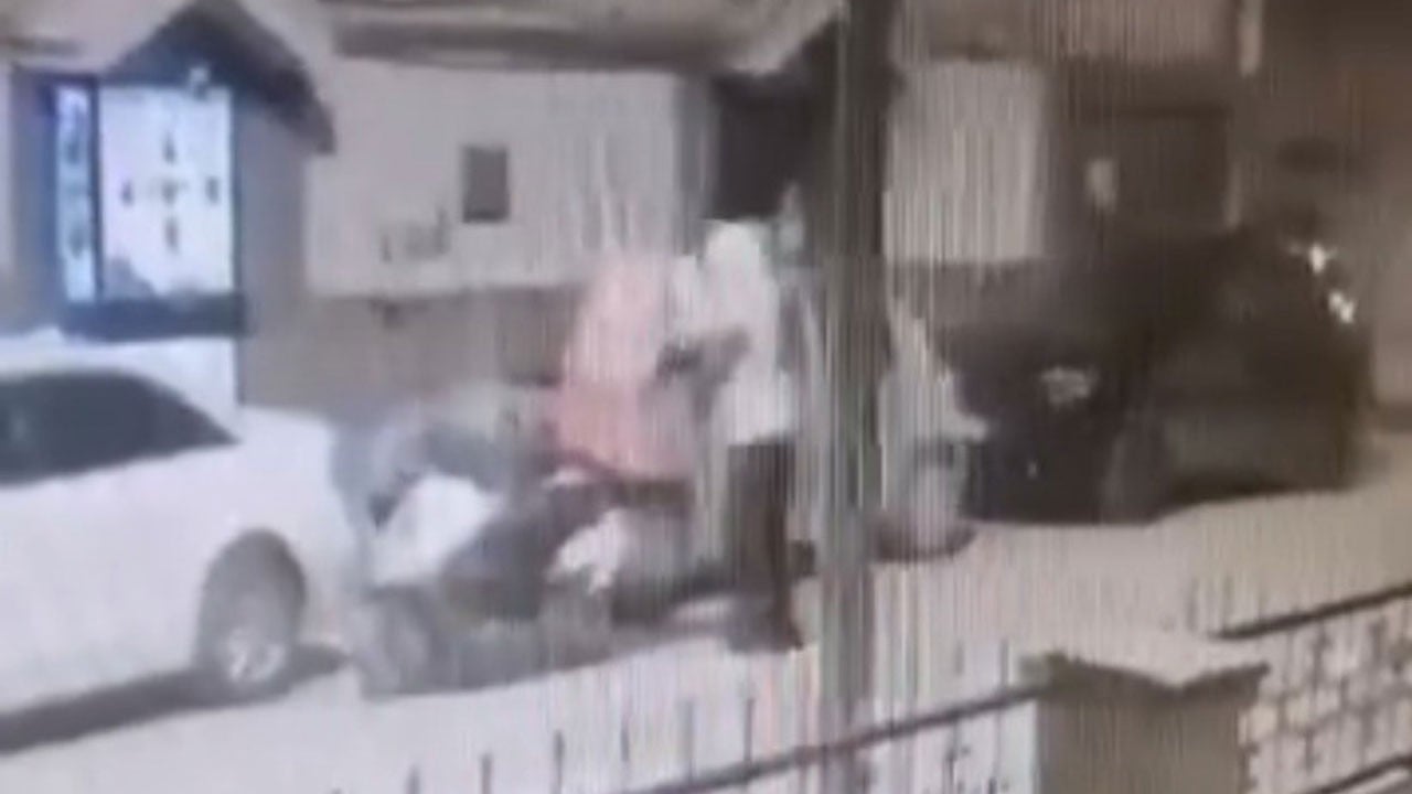 Eskişehir’de şaşırtan görüntü! Kuryenin çantasındaki dürümü çaldı