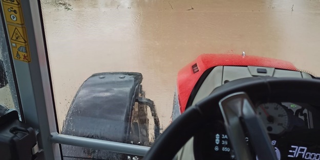 Eskişehir'de sel! Bazı ev ve yollar sular altında kaldı
