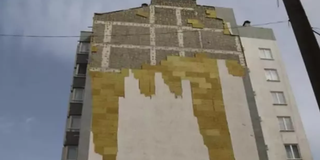 Eskişehir'de şiddetli rüzgar 7 katlı binanın yalıtımını söktü!