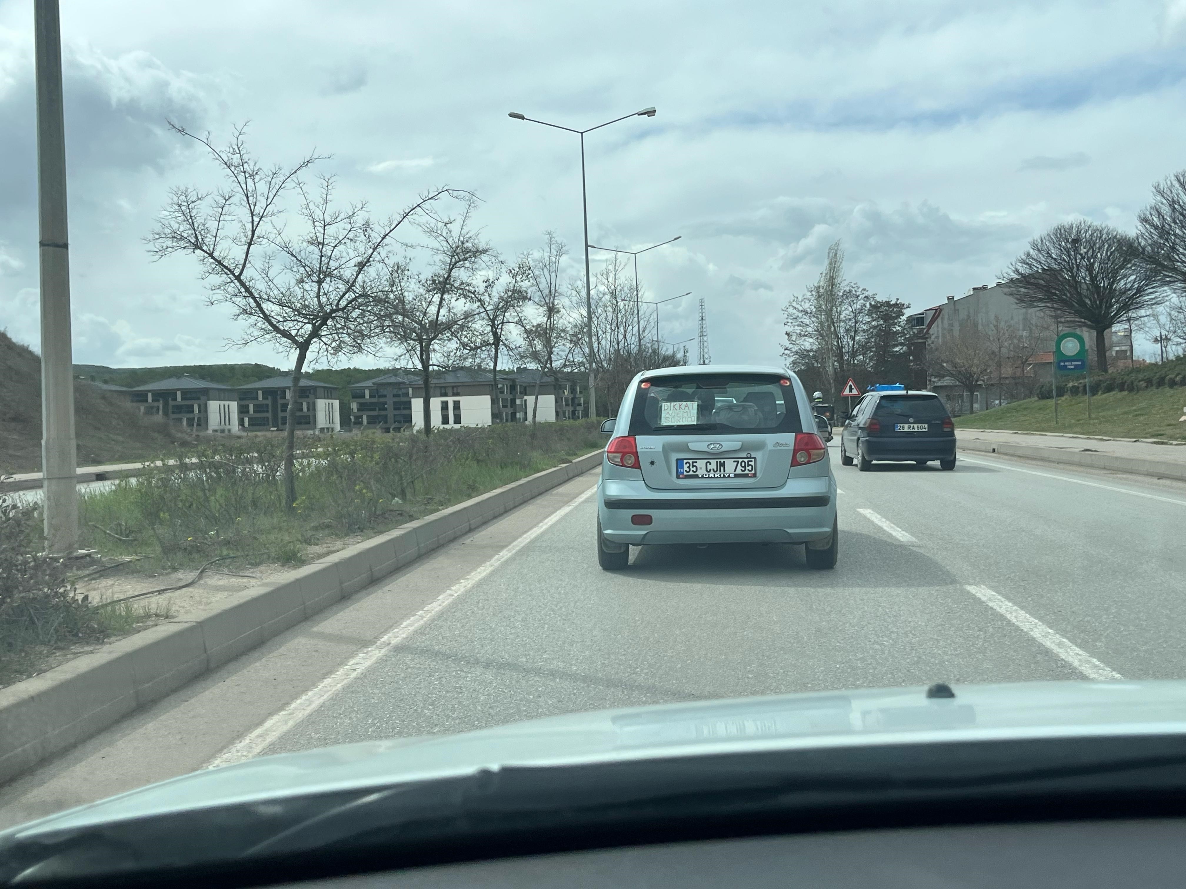 Eskişehir’de sürücünün aracına astığı not dikkat çekti