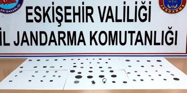 Eskişehir'de tarihi eser operasyonu; 70 sikke ele geçirildi