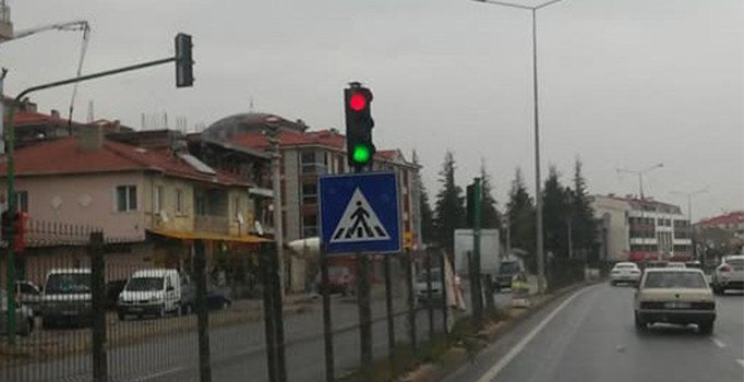 Eskişehir’de trafik ışıkları sürücüleri şaşırttı