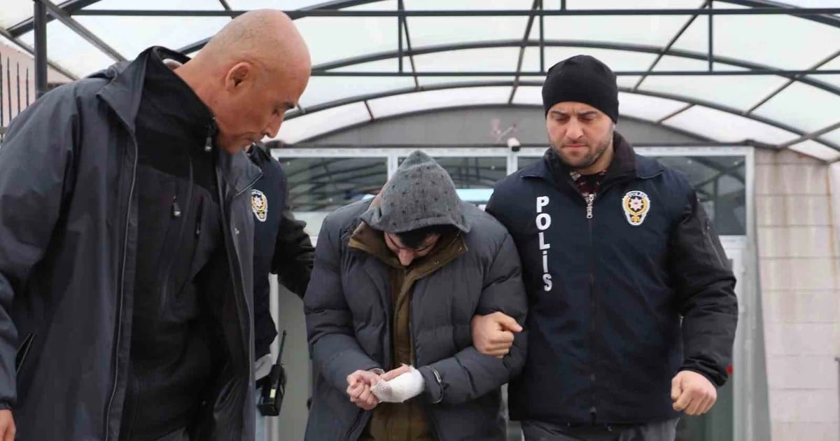 Eskişehir'de üvey babasını öldüren sanık Özbek'in davası 8 Aralık'a ertelendi