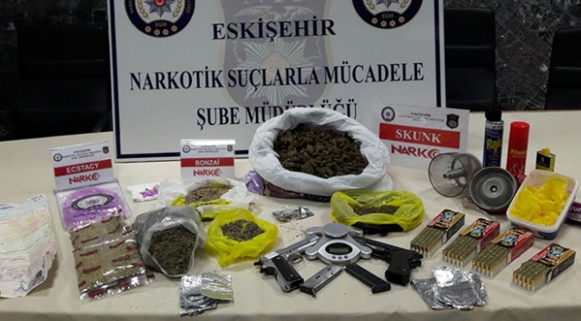 Eskişehir'de uyuşturucu operasyonu: 10 kişi gözaltında...