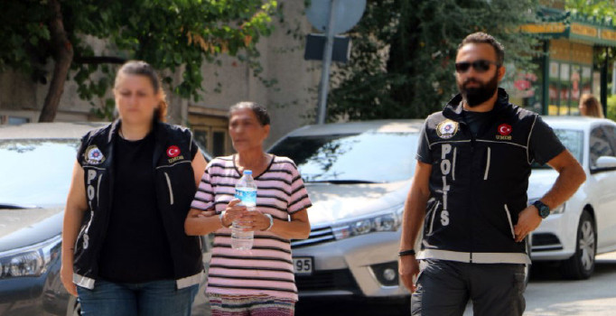 Eskişehir’de uyuşturucu satıcısı anne ile 2 çocuğu yakalandı