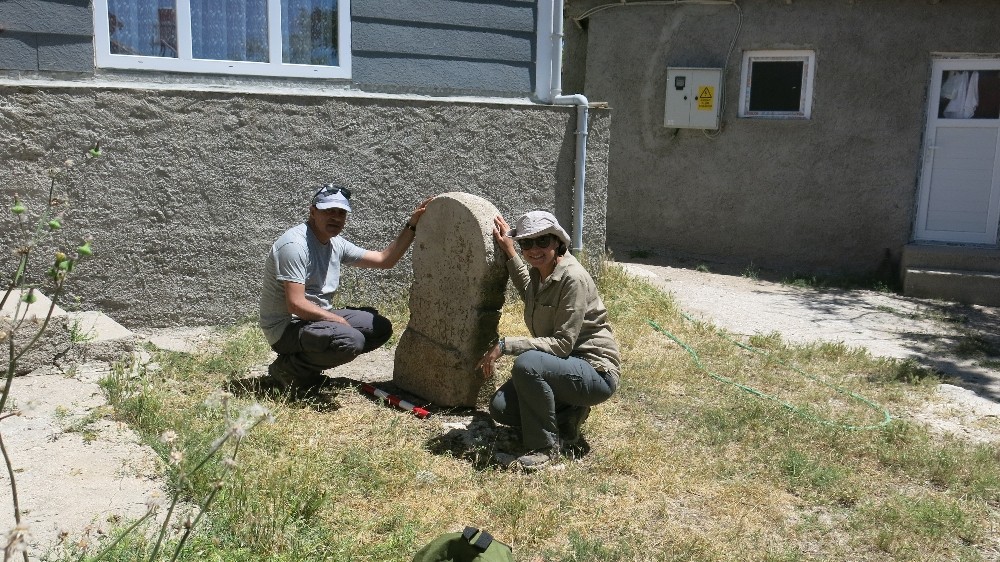 Eskişehir’de üzerinde dört satır Paleo-Frigçe yazıt olan idol bulundu 