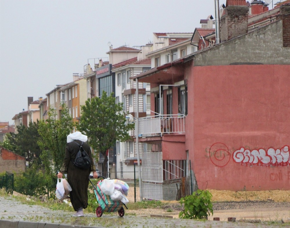 Eskişehir’de yağmur hayatı felç etti 
