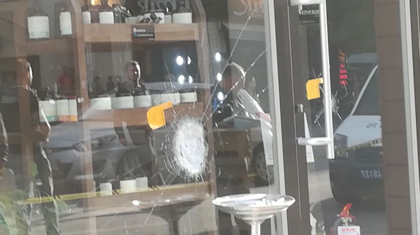 Eskişehir’de yapılan saçı beğenmediler tüfekle kuaförü bastılar