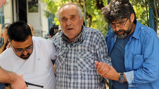 Eskişehir’de yaşlı adam elindeki bıçakla korku dolu anlar yaşattı