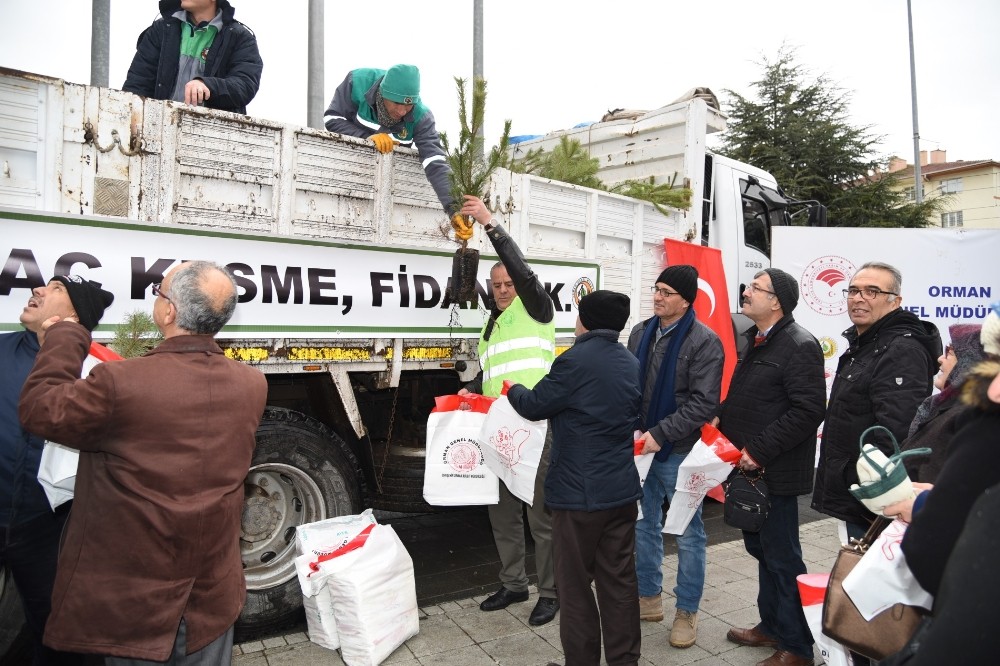 Eskişehir’de “Yeni yıla ağaç keserek değil fidan dikerek girelim” kampanyası 