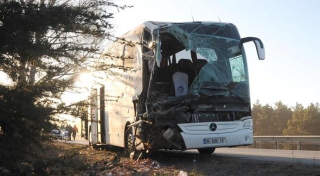 Eskişehir'de yolcu otobüsü kaza yaptı: 13 yaralı