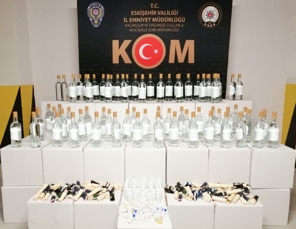 Eskişehir’de yüzlerce liste sahte içki üretiminde kullanılabilecek malzeme ele geçirildi 
