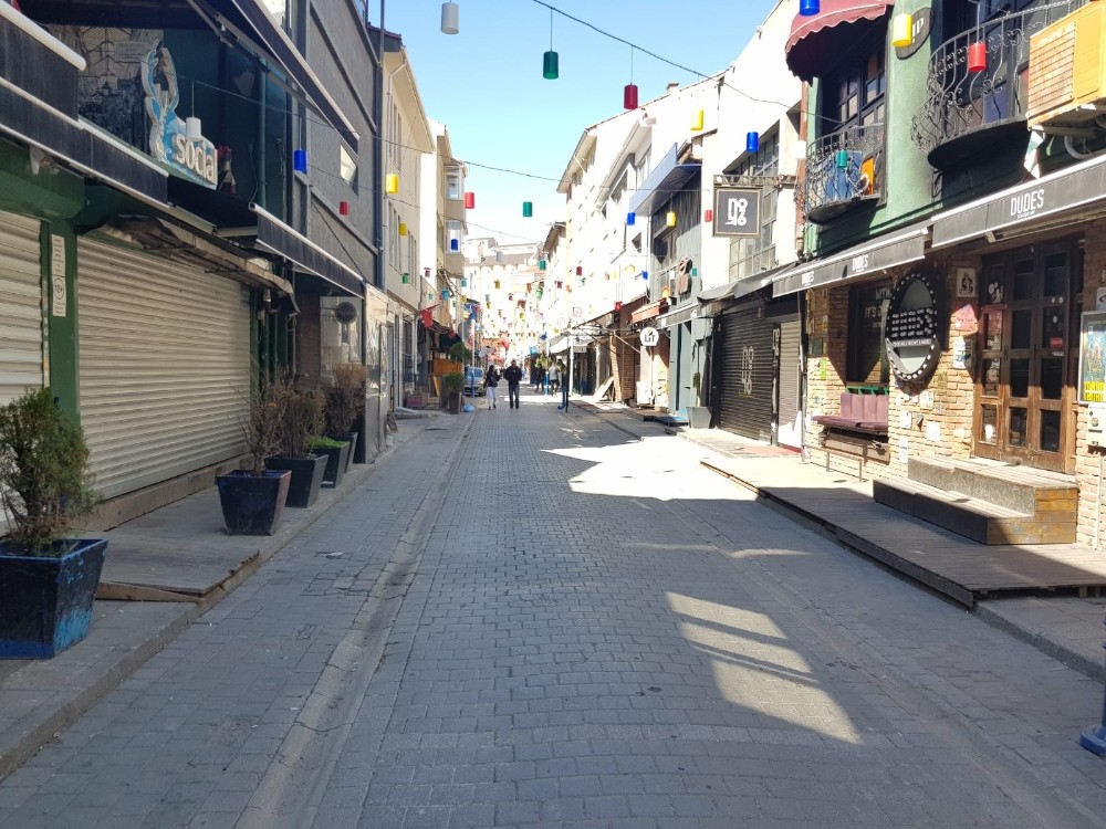 Eskişehir’deki kapatılan eğlence mekanları bölgeleri sessizliğe büründü 