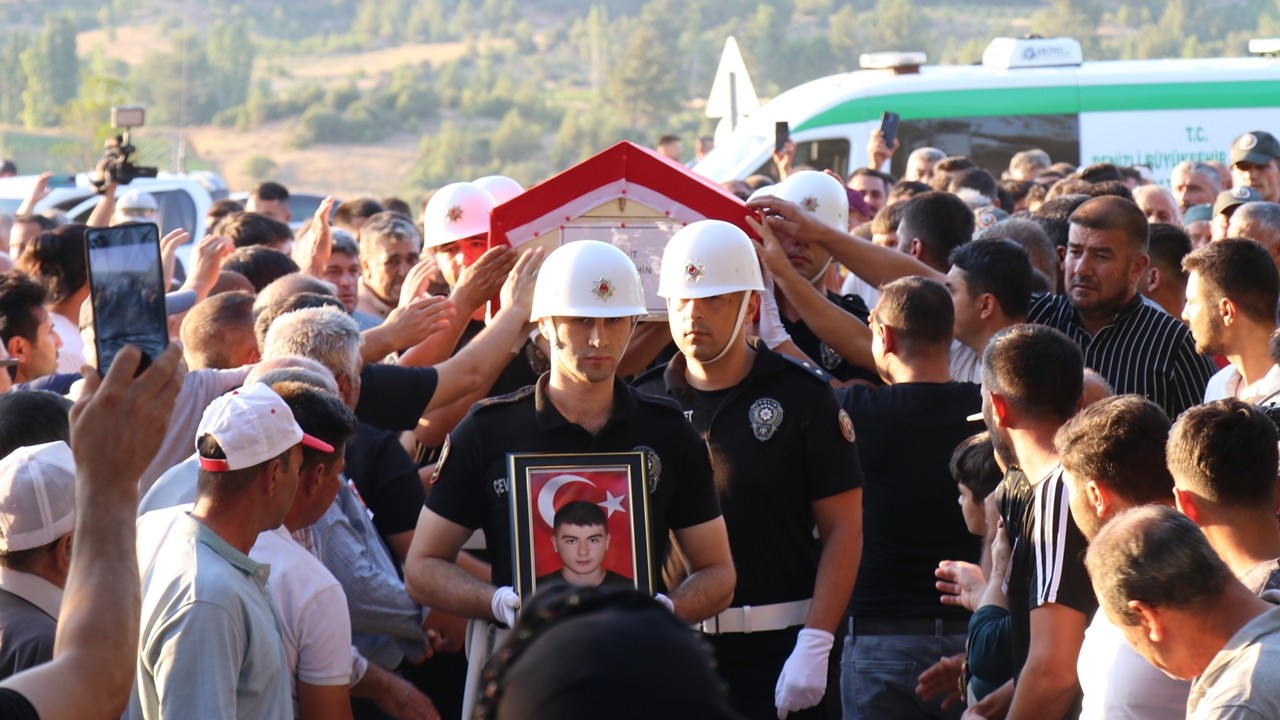 Eskişehir’deki yangında hayatını kaybeden Hilmi Şahin ve Sercan Utni, Beyağaç’ta defnedildi