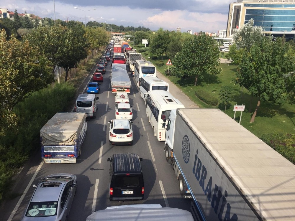 Eskişehir’deki zincirleme trafik kazası trafiği kilitledi 