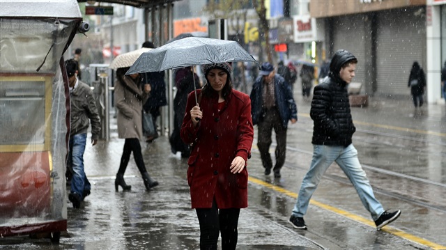 Eskişehir'e baharda kar yağdı