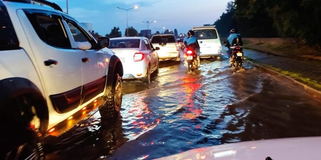Eskişehir'i sağanak yağış ve dolu vurdu!