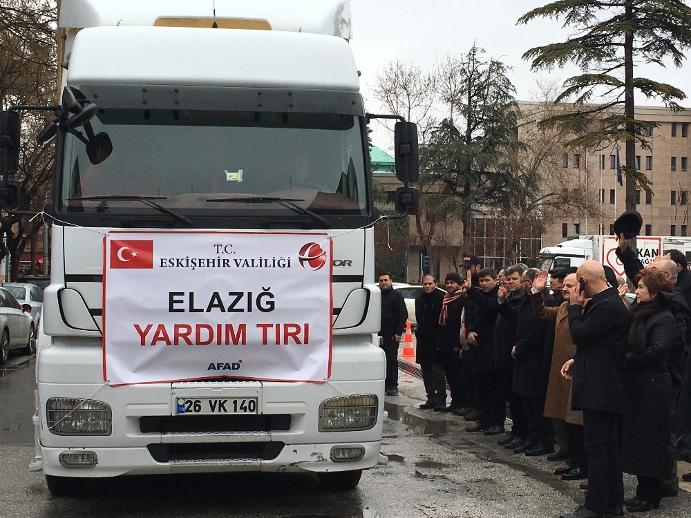Eskişehirliler depremzedelere yardım göndermeye devam ediyor 