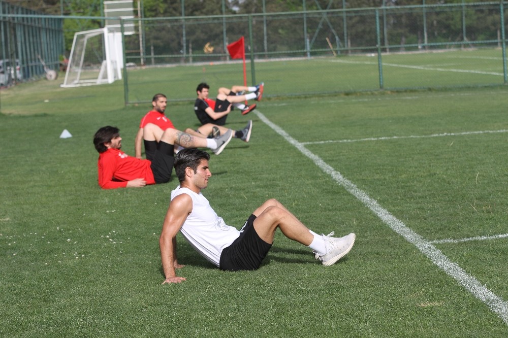Eskişehirspor çalışmalarına devam ediyor 