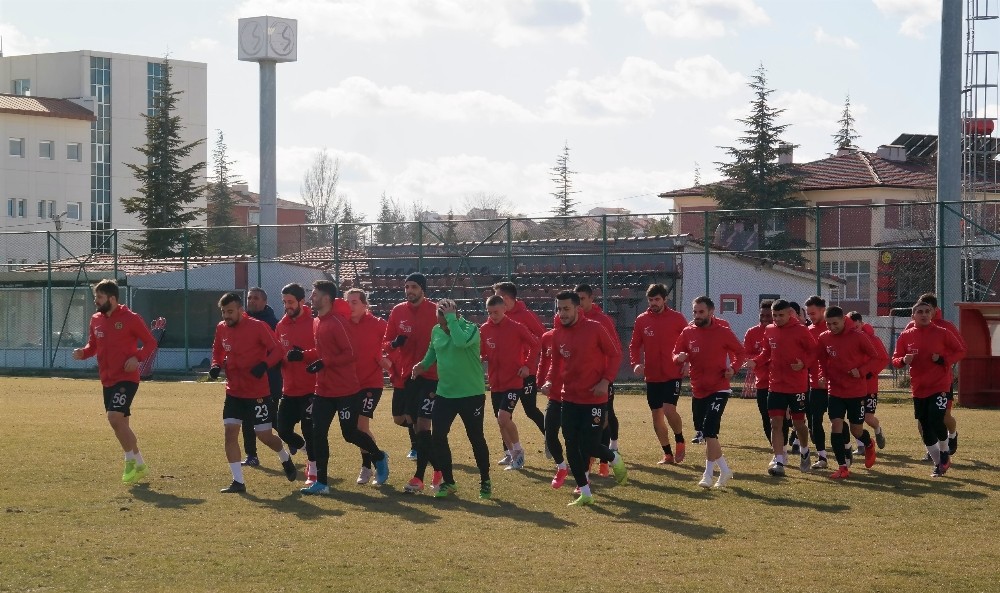 Eskişehirspor Menemenspor deplasmanında kazanmak istiyor 