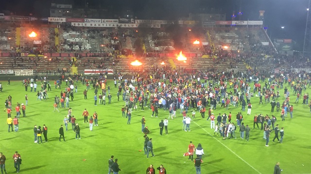 Eskişehirspor taraftarı stadı ateşe verdi