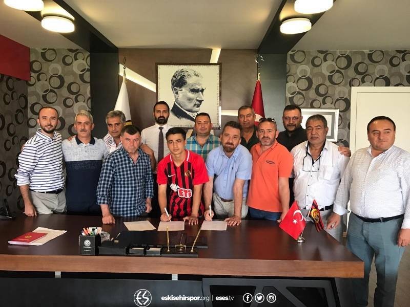 Eskişehirspor’da 3 yıllık imza 