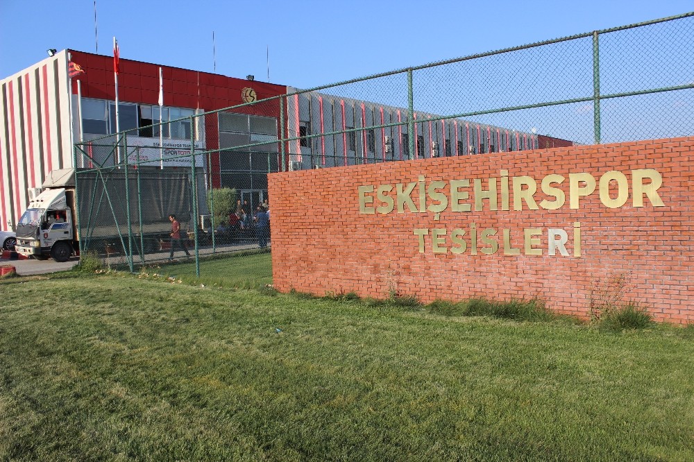 Eskişehirspor’un kulüp eşyaları haczedildi 