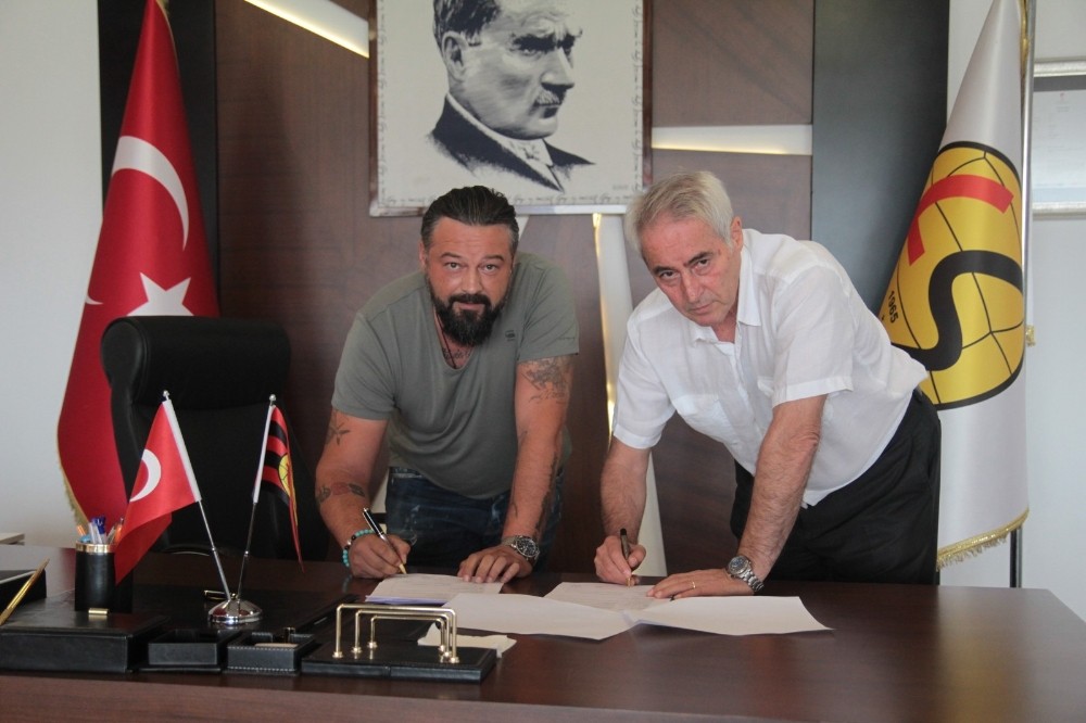 Eskişehirspor’un yeni teknik direktörü Coşkun Demirbakan 