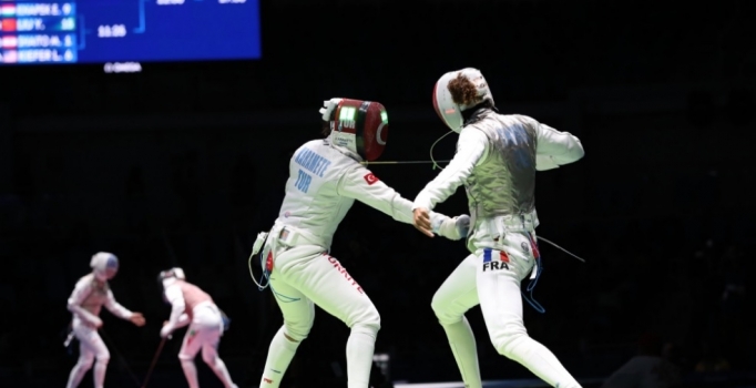 Eskrimde Karamete elendi