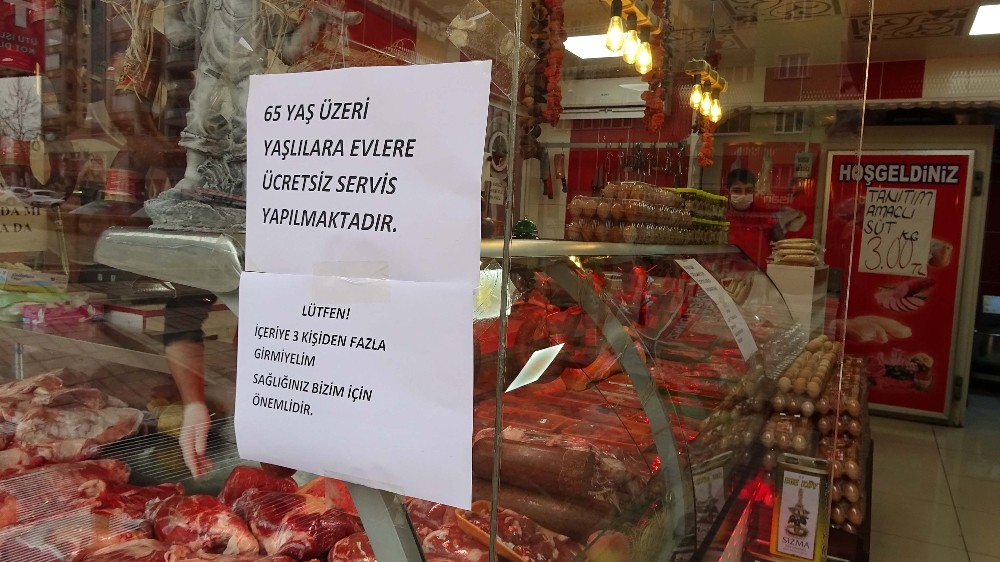 Esnaf 65 yaş üstü vatandaşlar için seferber oldu 