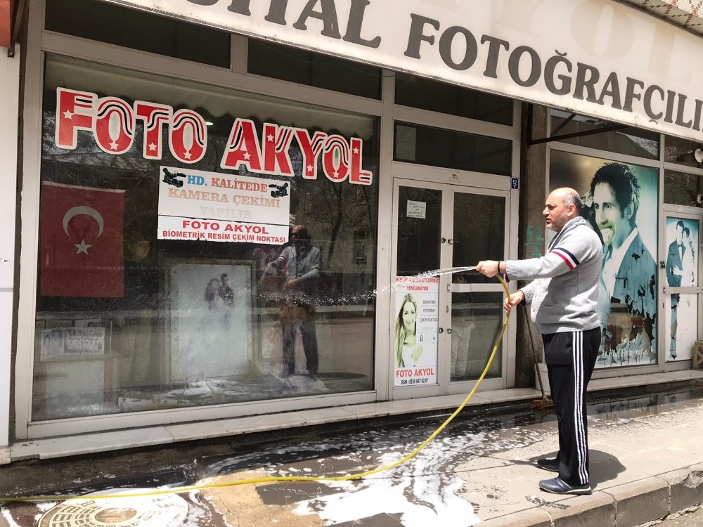 Esnaf, bahar ve korona temizliğini birleştirdi 