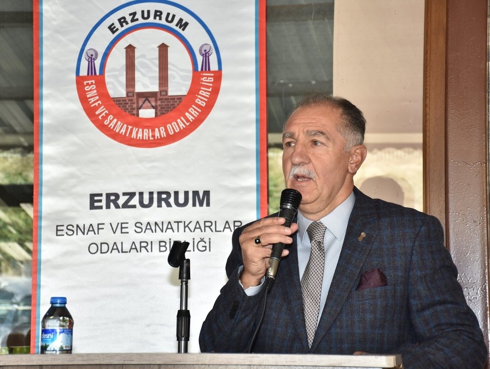 Esnaf can suyu bekliyor 