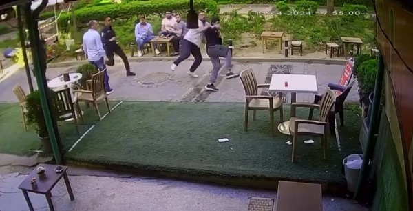 Esnaf hırsızı böyle yakaladı! Hiçbir şey olmamış gibi çayını içti!