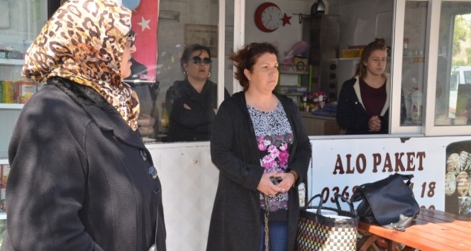 Esnaf kendisini zincirleyerek yıkıma engel olmak istedi