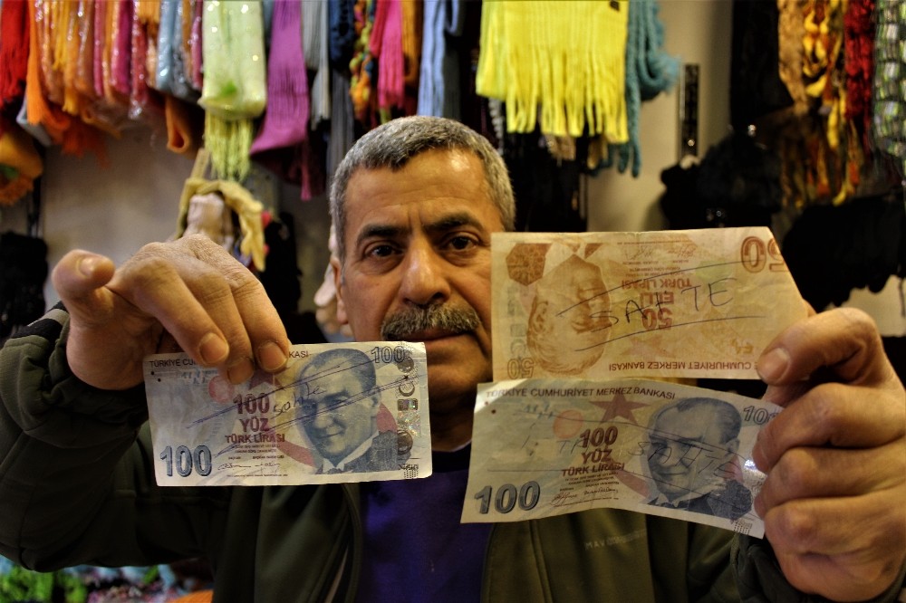 Esnaf sahte paralardan koleksiyon yaptı 