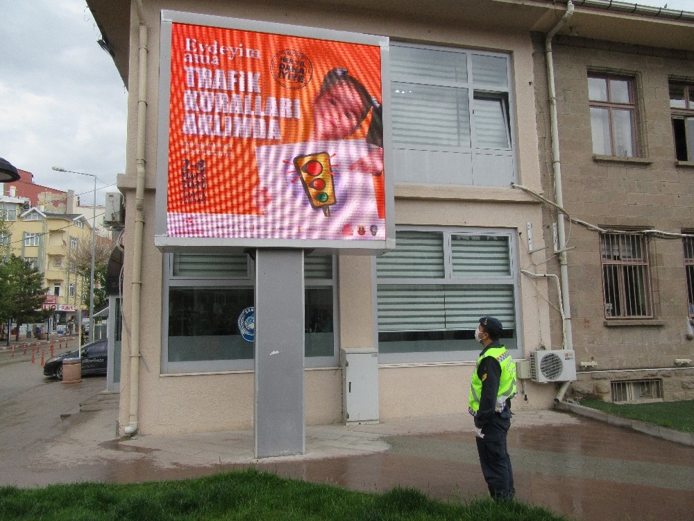 Esnaf ve jandarma işbirliğinde “Trafik Haftası” etkinliği 