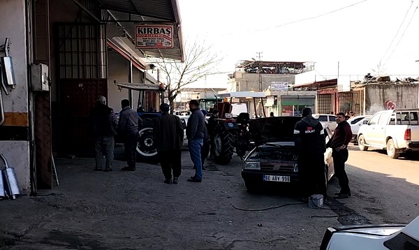 Esnaf yaraları sarmak için çalışmaya başladı! Yalnızca binalar değil onlar da hasar aldı