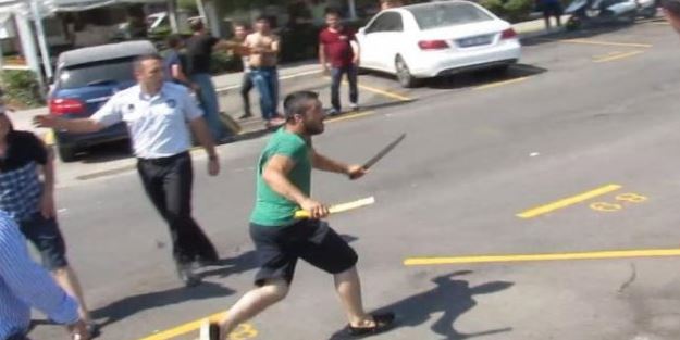 Esnaf-zabıta kavgası: Ortalık savaş alanına döndü!