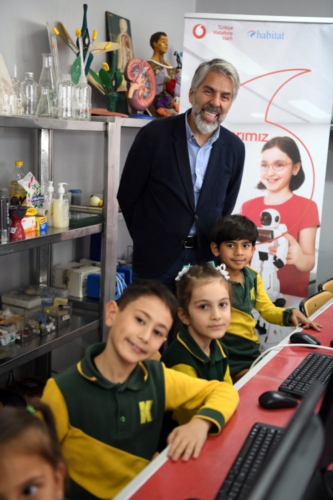 Esnafın eski telefonları çocuklar için kodlama sınıfına dönüşecek 