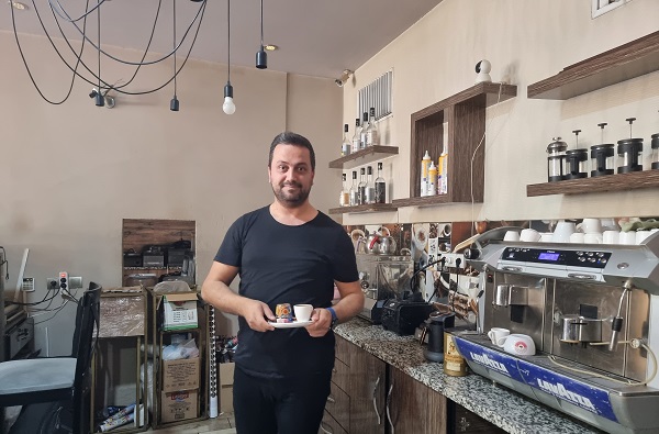 Esnafın hazırladığı ilan yüzleri güldürdü! Daha önce böyle bir iş ilanı gördünüz mü?