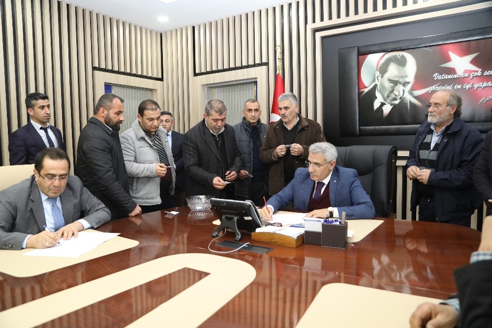 Esnaflara geçici konteyner dükkanlar oluşturuldu 