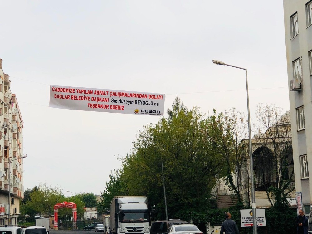 Esnaftan Bağlar Belediyesine pankartlı teşekkür 
